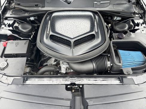 Used 2016 Dodge Challenger R/T image 9