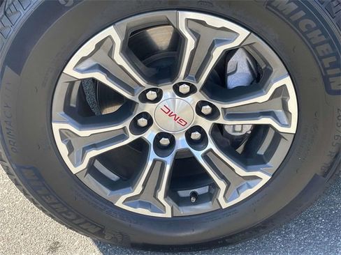 Used 2025 GMC Sierra 1500 SLT image 9