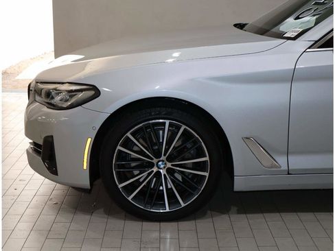 Used 2021 BMW 530i w/ Executive Package RWD image 4