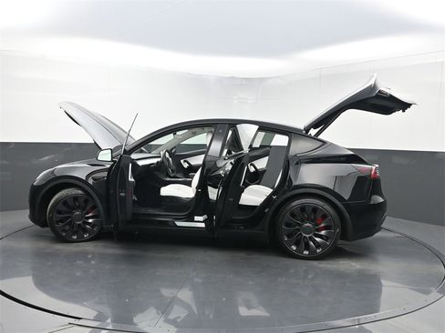 Used 2022 Tesla Model Y Performance image 34