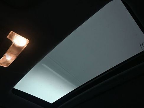 Used 2019 Toyota Highlander SE image 17