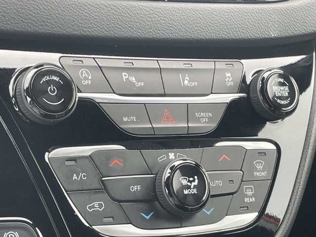 Used 2025 Chrysler Pacifica Select FWD image 19