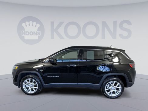 Used 2023 Jeep Compass Latitude w/ Sun and Sound Group image 2