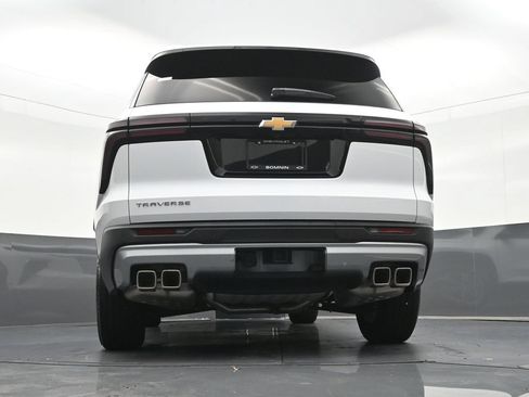 Used 2025 Chevrolet Traverse LT FWD image 28