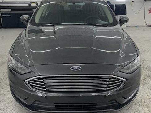 Used 2017 Ford Fusion SE w/ Fusion SE Technology Package image 7