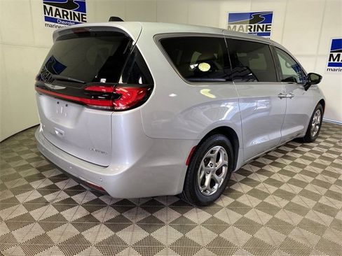 Used 2024 Chrysler Pacifica Limited image 13