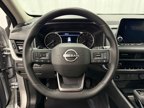 Used 2025 Nissan Rogue SV AWD/4WD image 12