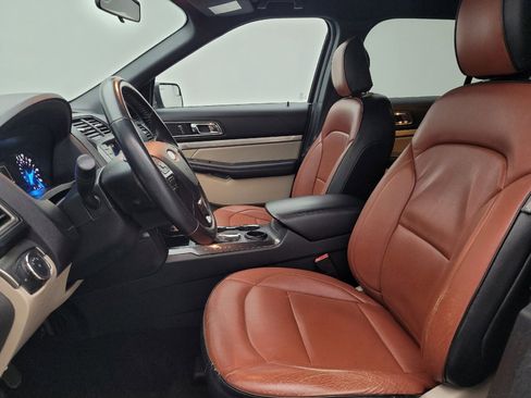 Used 2019 Ford Explorer XLT FWD image 17