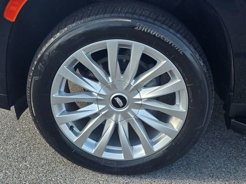 Used 2024 Cadillac Escalade Luxury image 9