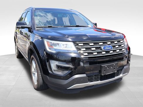 Used 2016 Ford Explorer XLT w/ Equipment Group 202A AWD/4WD image 13