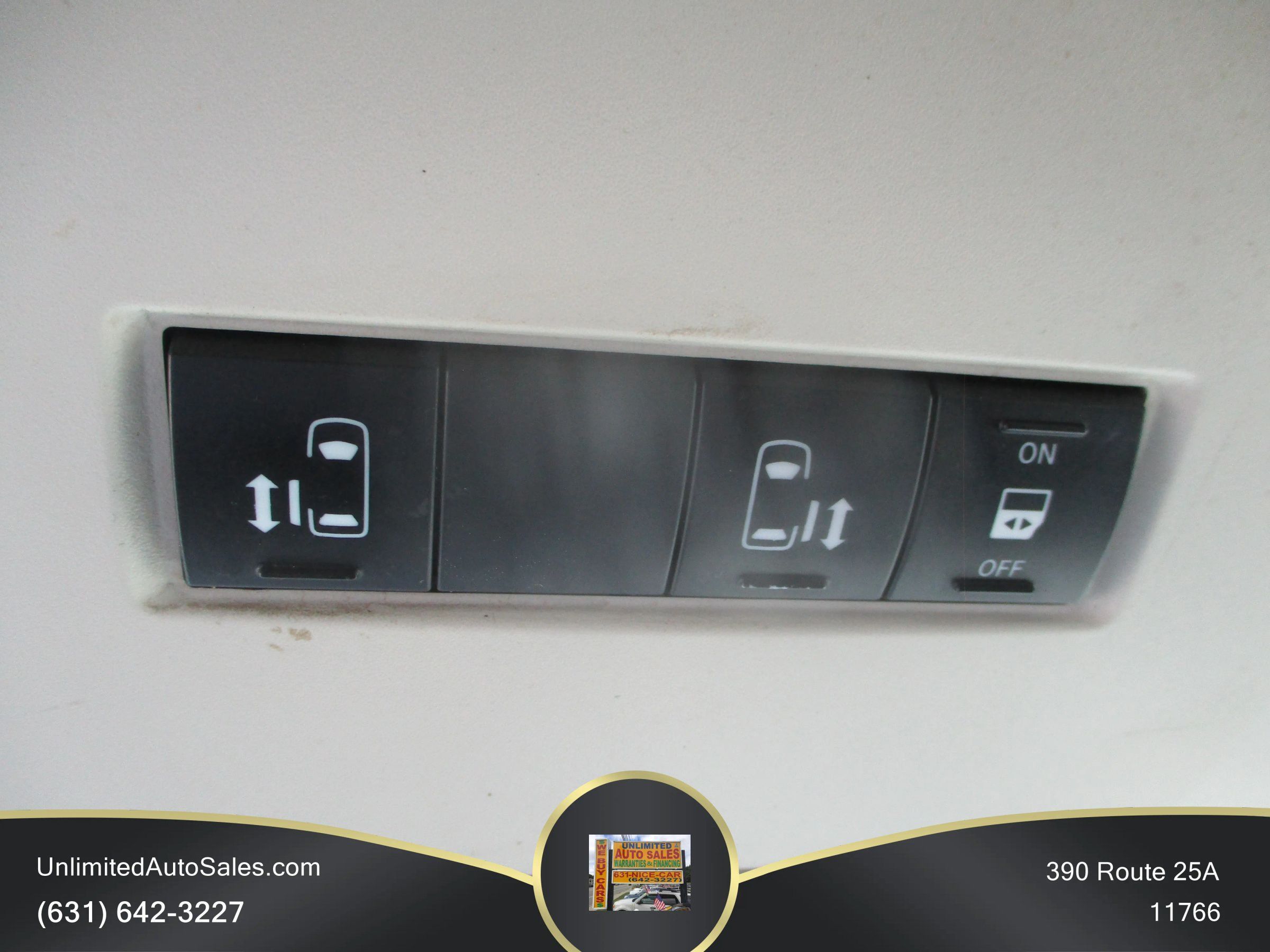 Used 2010 Dodge Grand Caravan SXT FWD image 10