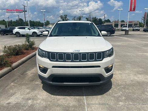 Used 2019 Jeep Compass Latitude w/ Popular Equipment Group FWD image 2