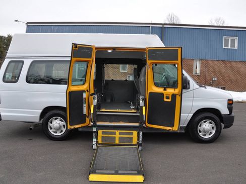 Used 2014 Ford E-250 and Econoline 250 Extended w/ Power Group RWD image 25