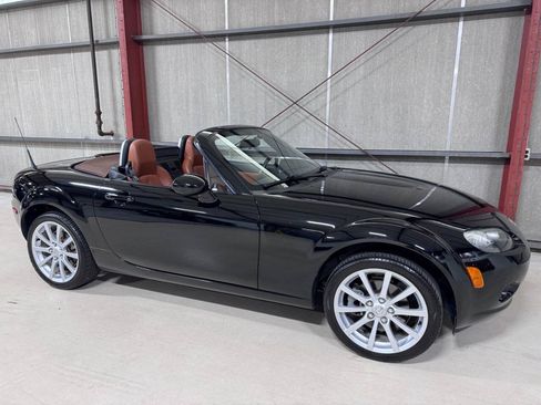 Used 2006 MAZDA MX-5 Miata Grand Touring RWD image 40