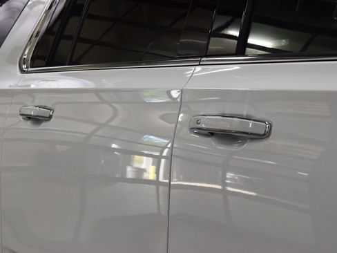 Used 2024 GMC Yukon XL Denali AWD/4WD image 19