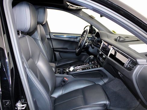 Certified 2023 Porsche Macan S image 25