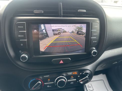 Used 2023 Kia Soul LX w/ Option Group 015 FWD image 24
