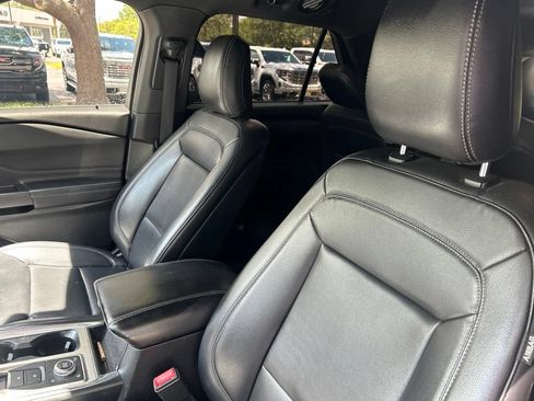 Used 2020 Ford Explorer XLT w/ Equipment Group 202A AWD/4WD image 10