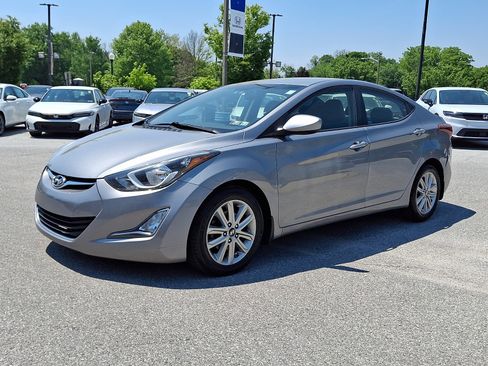 Used 2016 Hyundai Elantra SE w/ Option Group 02 FWD image 3