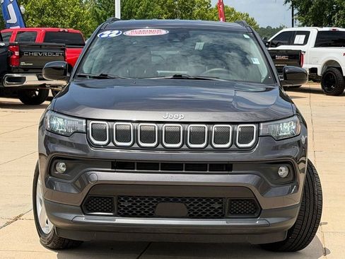 Used 2022 Jeep Compass Latitude FWD image 2