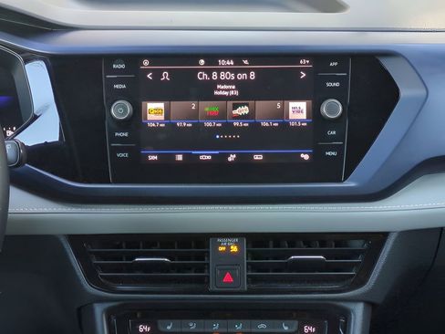 Used 2024 Volkswagen Taos SE image 17