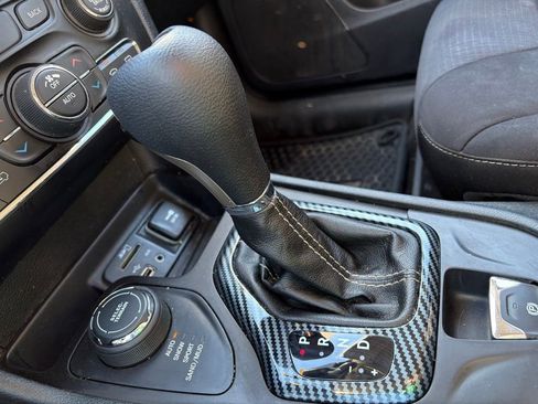 Used 2015 Jeep Cherokee Latitude w/ Comfort/Convenience Group image 33