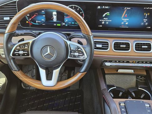 Used 2023 Mercedes-Benz GLS 450 4MATIC image 10