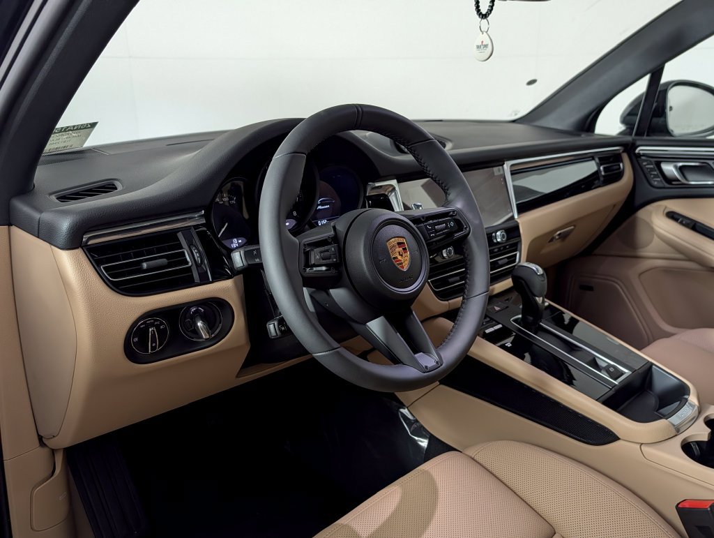 New 2026 Porsche Macan AWD/4WD image 4