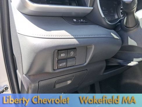 Used 2023 Toyota Highlander XLE AWD/4WD image 27