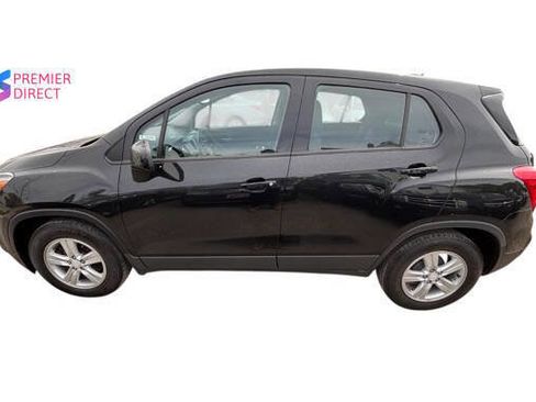 Used 2020 Chevrolet Trax LS FWD image 2