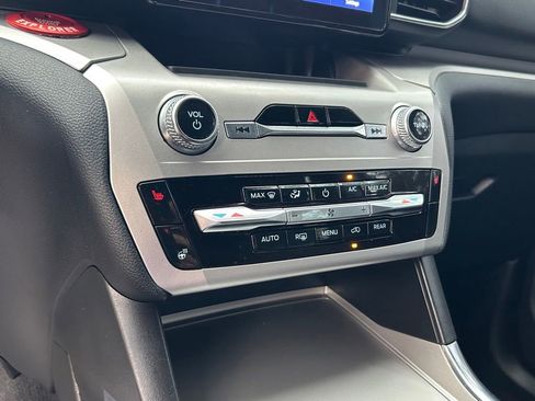 Used 2022 Ford Explorer XLT w/ Equipment Group 202A image 36