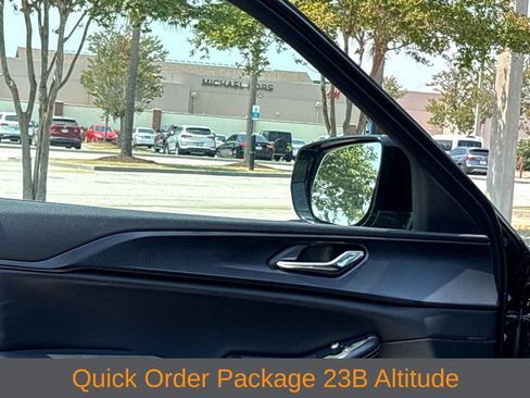 Used 2024 Jeep Grand Cherokee Altitude AWD/4WD image 6