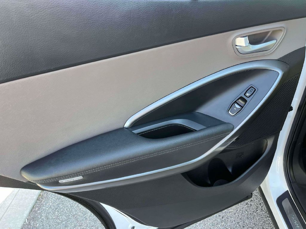 Used 2018 Hyundai Santa Fe Sport w/ 2.4L Tech Package 04 AWD/4WD image 5
