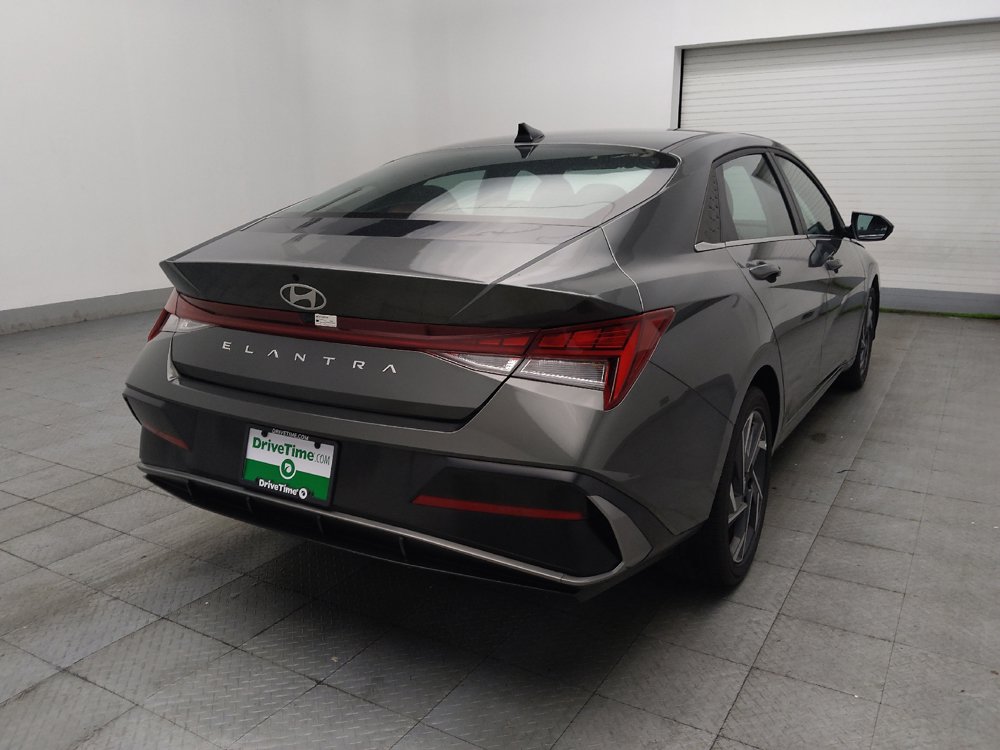 Used 2025 Hyundai Elantra SEL FWD image 9
