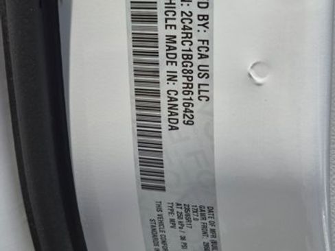 Used 2023 Chrysler Pacifica Touring-L FWD image 23