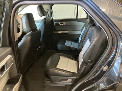 Used 2022 Ford Explorer XLT w/ Equipment Group 202A image 18