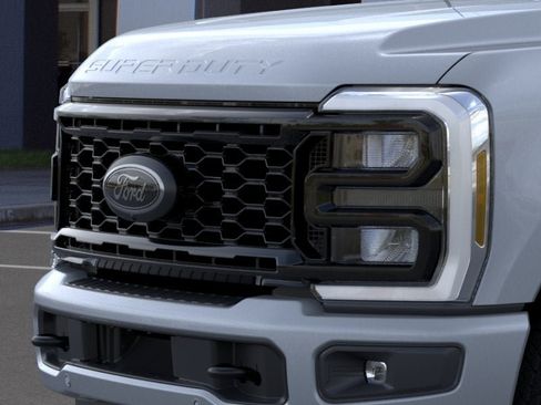 New 2026 Ford F250 Lariat w/ Black Appearance Package AWD/4WD image 17