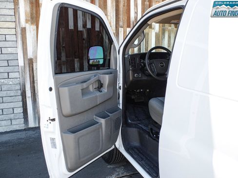 Used 2024 Chevrolet Express 2500 w/ Driver Convenience Package RWD image 10