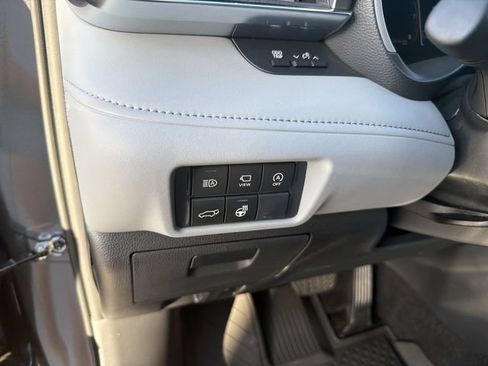 Certified 2025 Toyota Highlander Limited FWD image 11