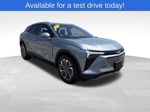 Used 2024 Chevrolet Blazer EV LT AWD/4WD image 3