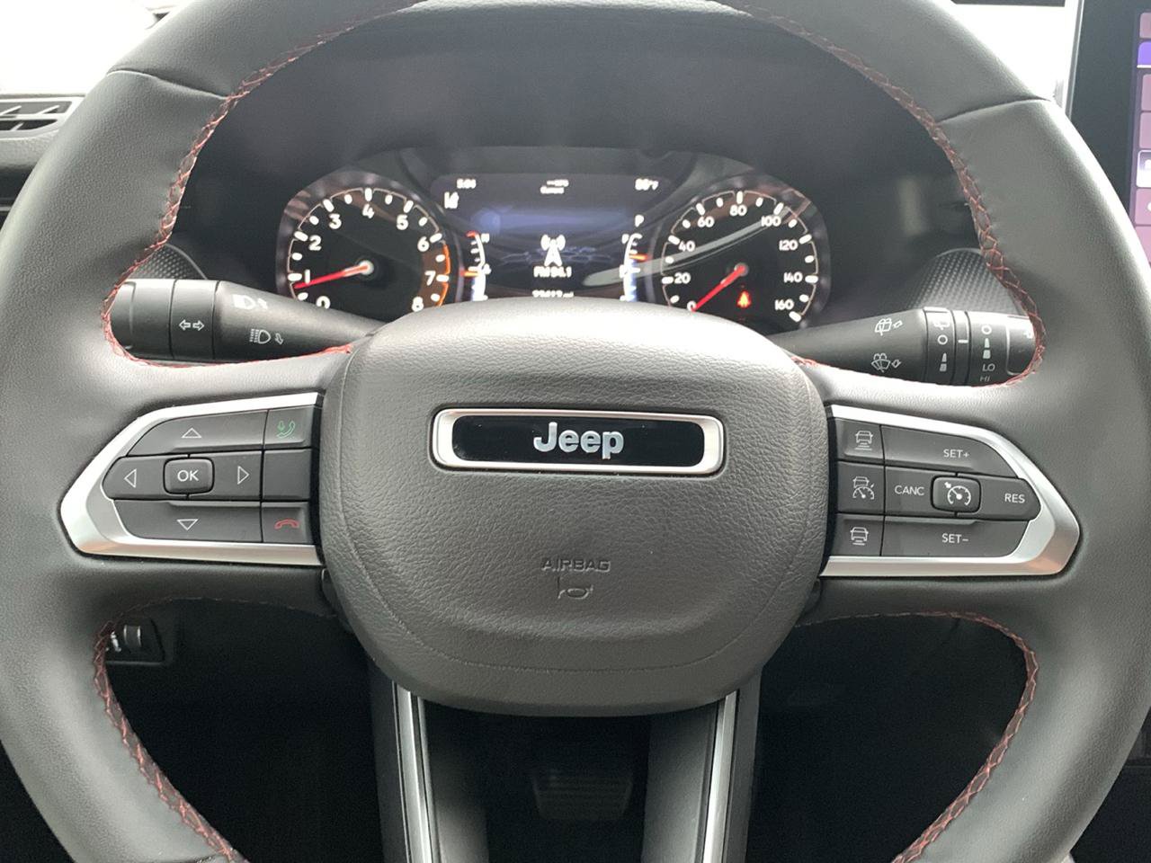 Used 2025 Jeep Compass Trailhawk AWD/4WD image 17
