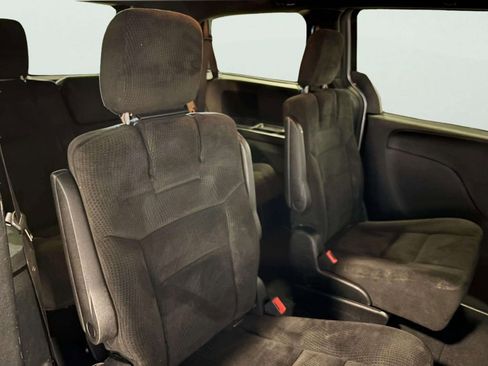Used 2016 Dodge Grand Caravan SE FWD image 22