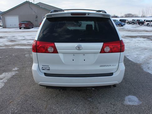 Used 2006 Toyota Sienna XLE image 7