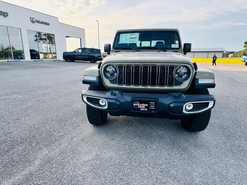 New 2026 Jeep Wrangler Unlimited Rubicon AWD/4WD image 2