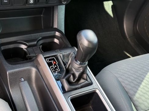 Used 2020 Toyota Tacoma SR5 RWD image 19