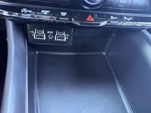 Used 2024 Dodge Durango GT image 27