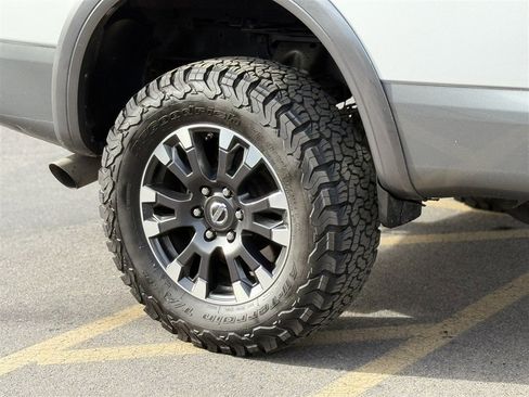 Used 2019 Nissan Titan PRO-4X w/ Pro-4x Convenience Package image 10