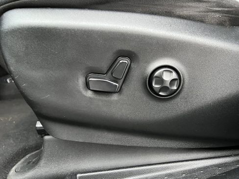 Used 2020 Chrysler Pacifica Touring-L Plus image 12