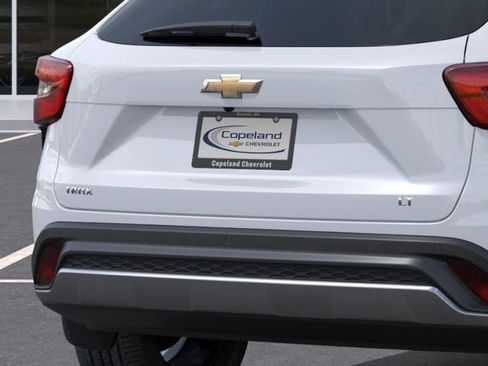 New 2026 Chevrolet Trax LT w/ Driver Confidence Package FWD image 15