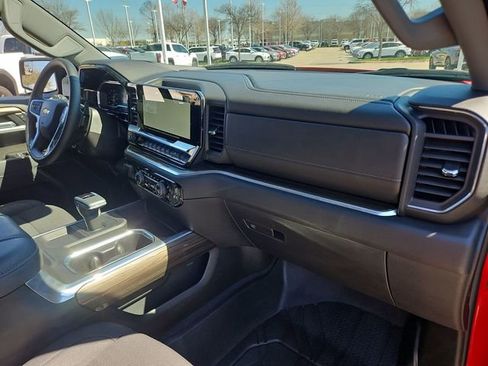 Used 2025 Chevrolet Silverado 1500 LT image 27